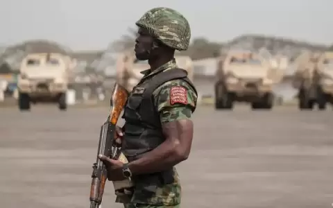 Ej�rcito de Nigeria mata "por equivocaci�n" a 85 civiles