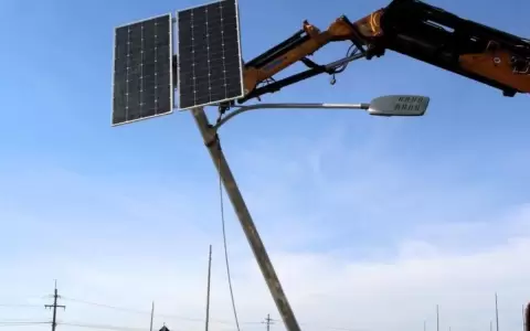 Instalan lum�nica con paneles solares entre las �ltimas labores del Puente H�roes del Chaco