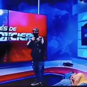 Ecuador: personas encapuchadas toman un canal en vivo y en directo
