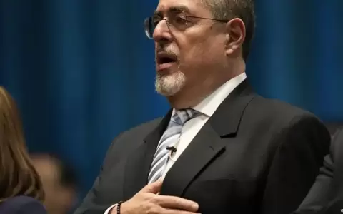 Bernardo Ar�valo de Le�n es juramentado como presidente
