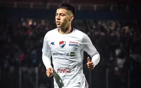 Carlos Arr�a arregl� con Nacional y jugar� para Olimpia en el 2024
