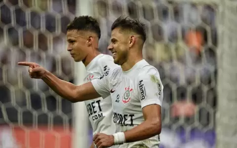 Acrob�tico golazo de �ngel Romero en Campeonato Paulista