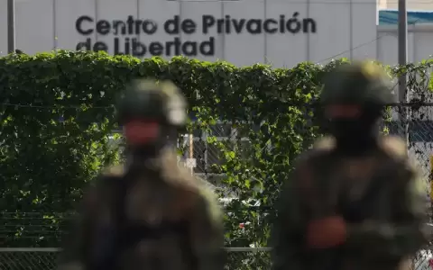 Ecuador busca a 43 reos fugados tras mot�n en Esmeraldas