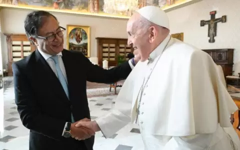 Petro postula al Vaticano como sede de una ronda de negociaciones con el ELN