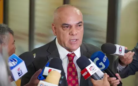 Senador insta a crear registro de espectadores para evitar violencia en las canchas