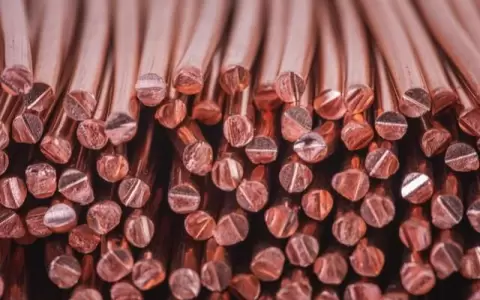 El metal que podr�a reemplazar al cobre como conductor de electricidad: hasta tres veces m�s barato