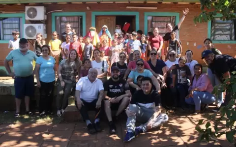 Generosidad y solidaridad: llevan alegr�a a los ni�os de Encarnaci�n en el D�a de Reyes