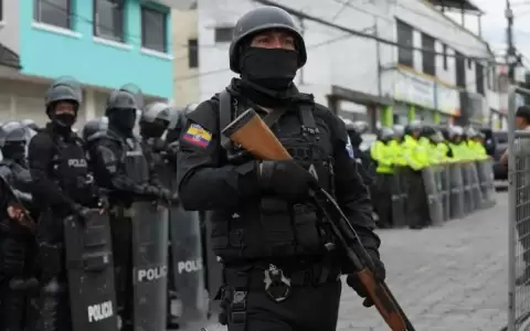 La fiscal�a de Ecuador procesar� por terrorismo a los 13 detenidos por el asalto armado a televisi�n