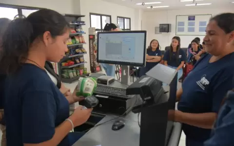 Capacitan e impulsan la inserci�n laboral de j�venes en el sector supermercadistas