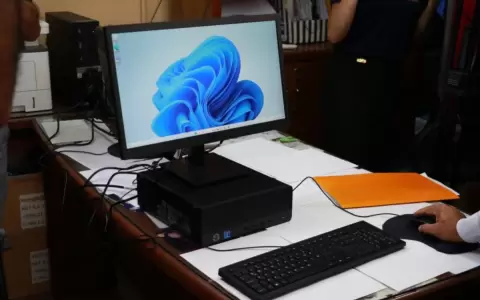 Senado cancela compra de "computadoras de oro" tras fuerte presi�n ciudadana