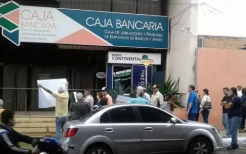 BCP decide intervenir la Caja Bancaria
