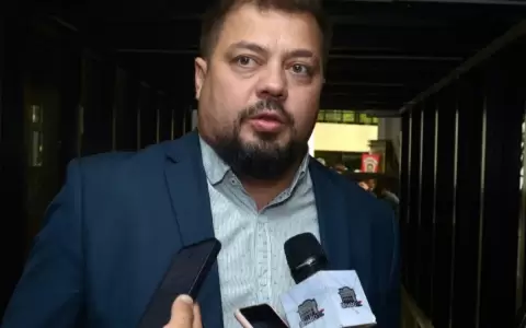 Seg�n senador, se habl� de que un legislador fuera del oficialismo asumir�a la Mesa Directiva