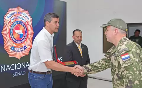 En acto de condecoraci�n: Pe�a advierte que el crimen organizado est� buscando los gobiernos m�s d�biles