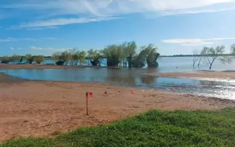 Suspenden temporalmente la playa de Pilar por ataques de pira�as