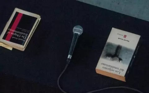 Tania Bruguera, 100 horas leyendo "Los or�genes del totalitarismo" en Hamburger Bahnhof, Berl�n