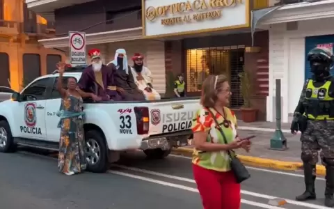 �No quedaron detenidos! Solo estaban repartiendo magia, alegr�a e ilusi�n