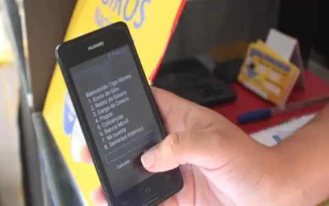 Miles de peque�os negocios siguen digitalizaci�n de la mano de los giros por celular