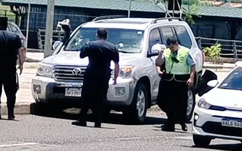 Confuso episodio de camioneta baleada, delincuentes intentaron supuestamente robar USD 10 mil