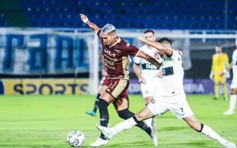Olimpia mostr� dos caras y empat� ante Nacional