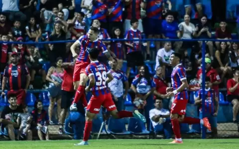 Cerro Porte�o hila su segunda victoria y es �nico l�der