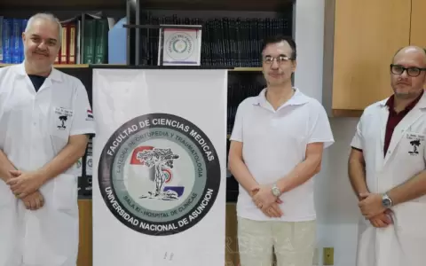 Avance m�dico: especialistas de Cl�nicas realizan con �xito primer implante de f�mur en 3D