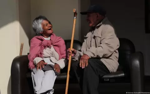 La longevidad de mujeres y hombres aumenta en todo el mundo