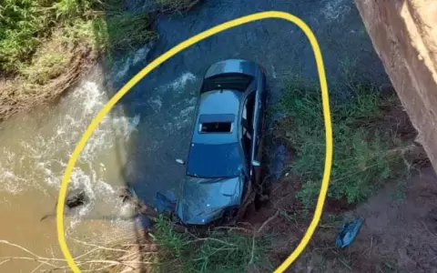 Nueva ca�da de veh�culo en puente de Colonia Independencia