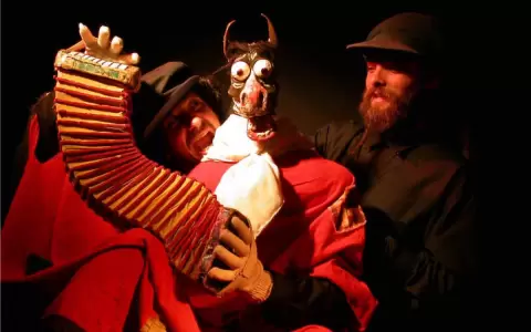 La compa��a argentina Kossa Nostra invita a una �nica funci�n de "Kruvicas"