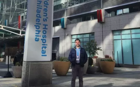M�dico paraguayo realiza entrenamiento cient�fico en hospital pedi�trico de EE. UU.