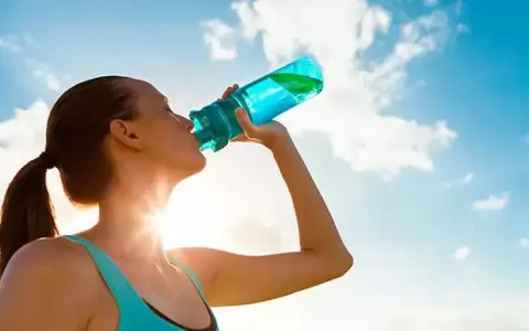 Hidrataci�n: mitos y verdades sobre el agua que necesita el cuerpo cada d�a