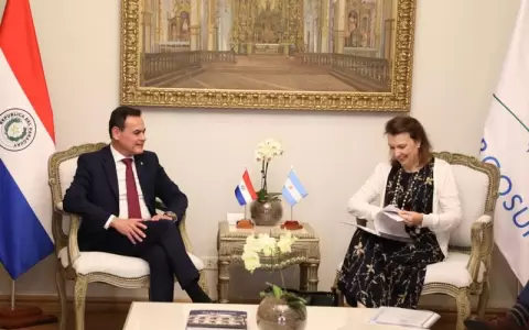 Paraguay y Argentina acuerdan pronta soluci�n a conflicto en la Hidrov�a