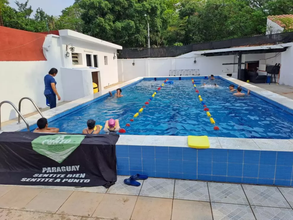 Temporada de nataci�n: �Qu� debemos tener en cuenta para "sumergirnos" en este deporte?