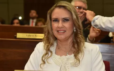 Diputada propone redirigir fondos del seguro m�dico de parlamentarios hacia la Salud P�blica