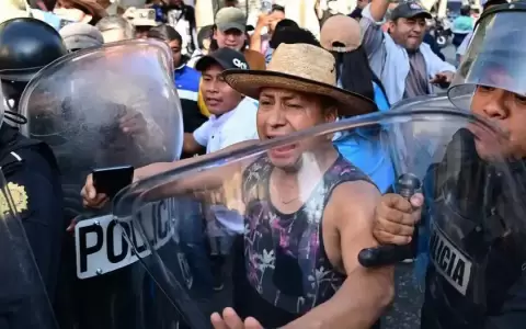 Guatemala: Congreso retrasa investidura de Bernardo Ar�valo de Le�n