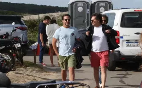 Vacaciones de Lacalle Pou en Punta del Este: pas� el d�a en un yate y anduvo en moto