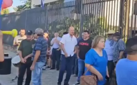 Jubilados y pensionados de bancos y afines se movilizan frente al TSJE