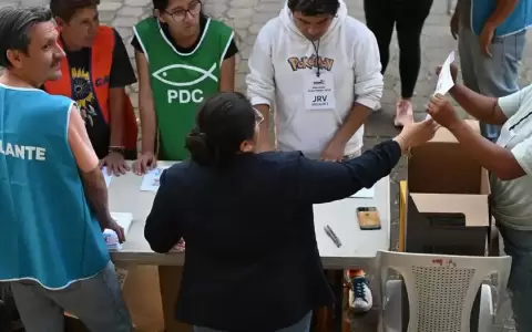 OEA cuestiona "lento" recuento de votos en El Salvador