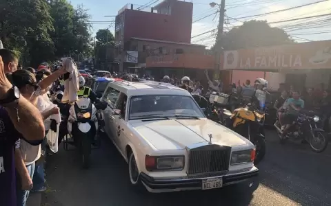 Multitudinaria despedida para Osvaldo Dom�nguez Dibb