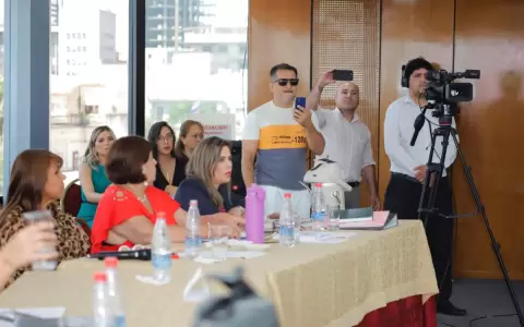 "�Qui�n es este hombre? Ten�a un aspecto peligroso", dice senadora sobre el extra�o en el Congreso