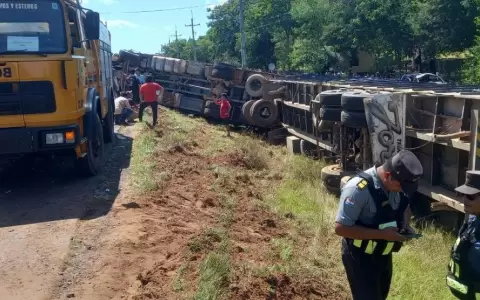 Accidente fatal en Arroyos y Esteros tras choque entre transganado y camioneta