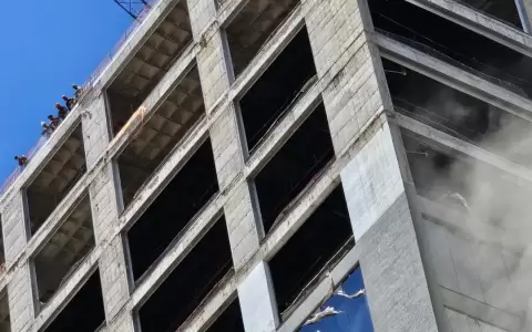 CDE: alertan sobre inminente colapso de edificio incendiado
