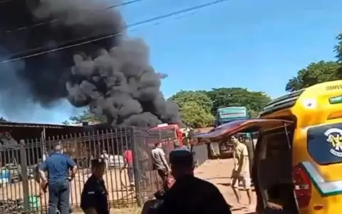 Al menos un fallecido tras explosi�n de camiones en San Antonio