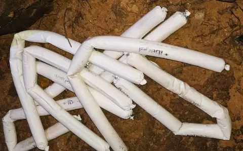 Hallan supuesto explosivo tipo "banana en gel" a orillas del r�o Paran�