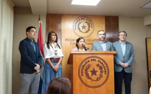 Frente opositor pide sesi�n extra para derogar expulsi�n de Kattya Gonz�lez