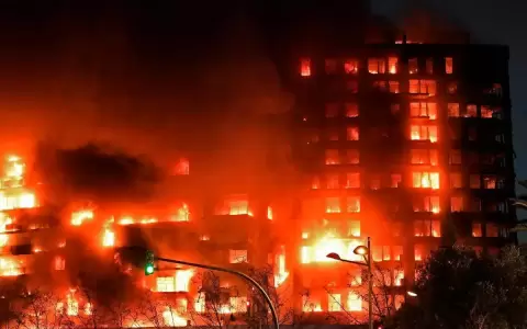 Incendio en Valencia: suman los fallecidos y buscan a desaparecidos, entre ellos un ni�o y un beb�