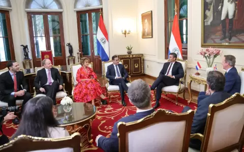 Reino Unido ve oportunidades a futuro con Paraguay, dijo canciller David Cameron