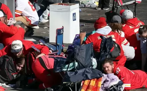 Biden urge vetar armas de asalto tras tiroteo en Kansas City