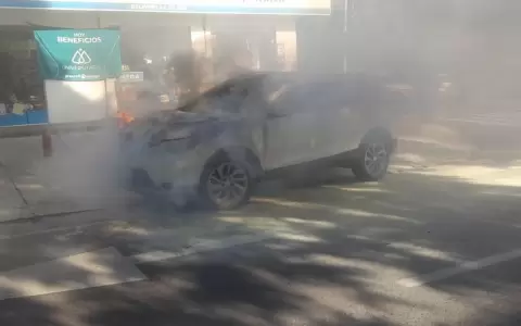 Incendio de veh�culo en Avenida Kubitschek y Jos� Asunci�n Flores de Asunci�n