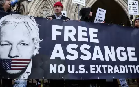 Assange se ausenta por enfermedad en juicio de extradici�n