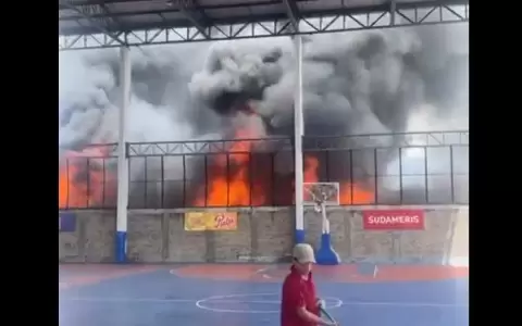 Reportan incendio de gran magnitud en inmediaciones de Puerto Sajonia